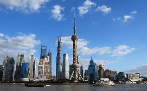 漫步东方明珠，一位作家笔下的上海韵味